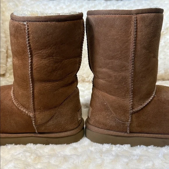 UGG CLASSIC SHORT BOOTS - Picture 6 of 11